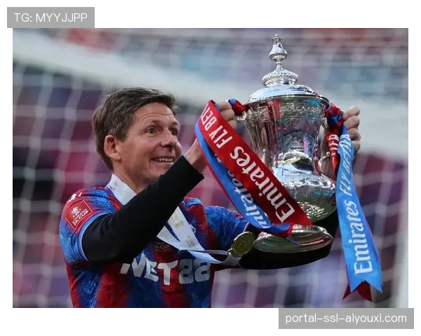 平局之后:水晶宫主帅在赛后新闻发布会为球队的拼搏精神辩护。 平局之后:水晶宫主帅在赛后新闻发布会为球队的拼搏精神辩护。